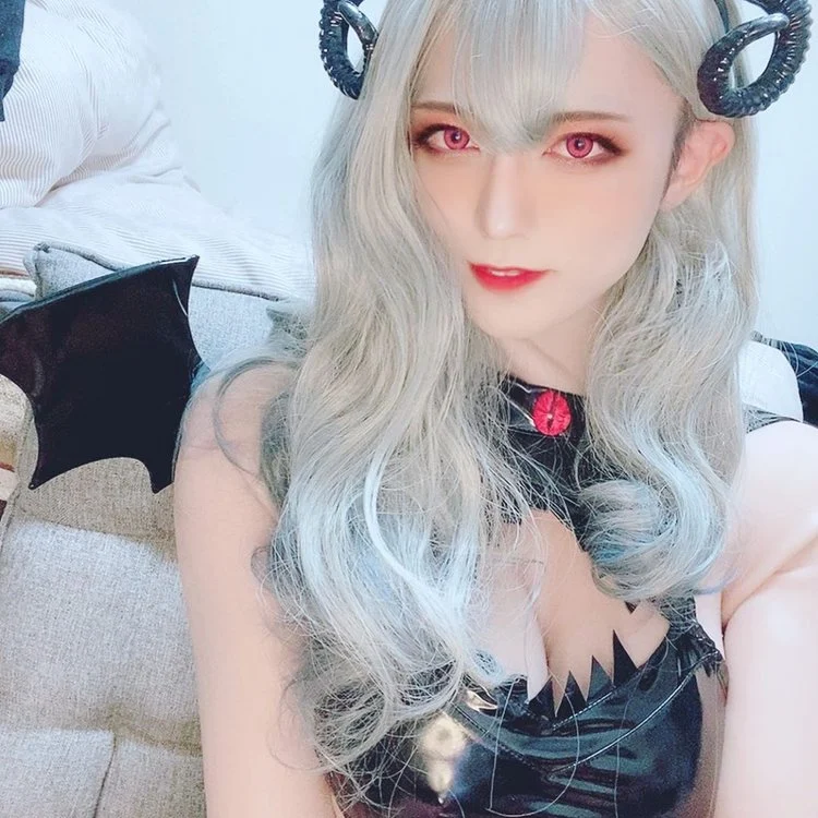 Japanese “Cosplay Queen” Shocks Fans by Revealing That She Is Actually a Man