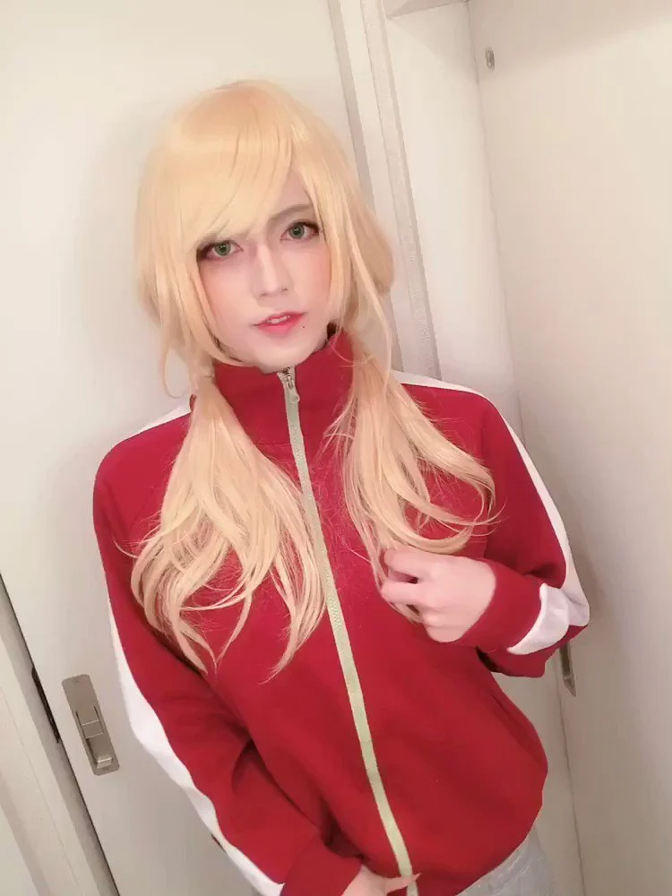 Japanese “Cosplay Queen” Shocks Fans by Revealing That She Is Actually a Man